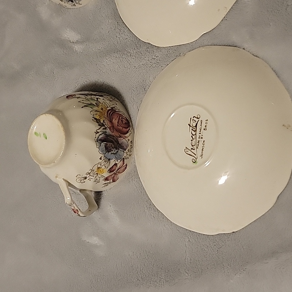 Johnsin Bros Sheraton teacup and saucer. Set of 3 - Picture 8 of 10